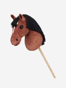 découvrez le hobby horse, une activité ludique mêlant équitation et créativité, idéale pour tous les âges. apprenez l'histoire, les bienfaits et comment débuter facilement ce loisir tendance et amusant !