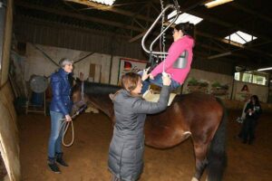 soutenez benji, un cheval handicapé suite aux récentes intempéries. découvrez comment apporter votre aide et améliorer son quotidien.