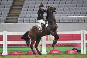 découvrez les moments forts des compétitions d'équitation aux jo 2021, mêlant performance exceptionnelle et passion intense des cavaliers.