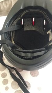 découvrez comment choisir la bombe d'équitation idéale chez intersport pour allier sécurité, confort et style lors de vos sorties équestres.
