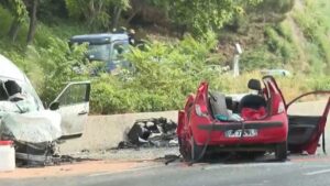 découvrez les détails de deux accidents de la route ayant entraîné des hospitalisations, incluant les circonstances et les mesures de sécurité routière.
