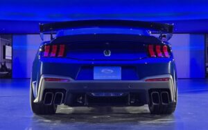 découvrez la ford mustang dark horse sc, une voiture puissante alliant design agressif et performances exceptionnelles, idéale pour les passionnés de sensations fortes.