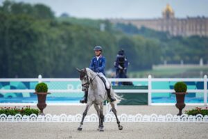 découvrez les résultats et les faits marquants de l'équitation aux jo paris 2024. suivez les performances des cavaliers et les moments clés de la compétition.