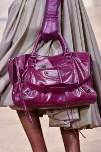 découvrez l'it-bag iconique de balenciaga de 2016, un sac incontournable qui allie design audacieux et élégance moderne, parfait pour sublimer votre style.