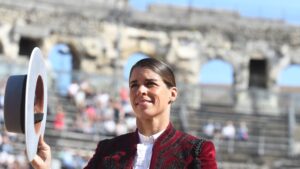 découvrez lea vicens, étoile andalouse renommée de la corrida équestre, alliant tradition et passion dans chaque spectacle éblouissant.